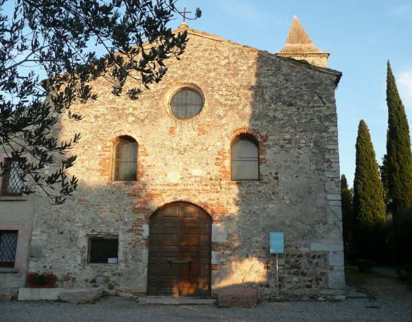 l'esterno della chiesa